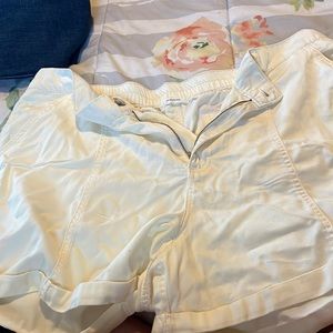 Maurice’s XXL white shorts